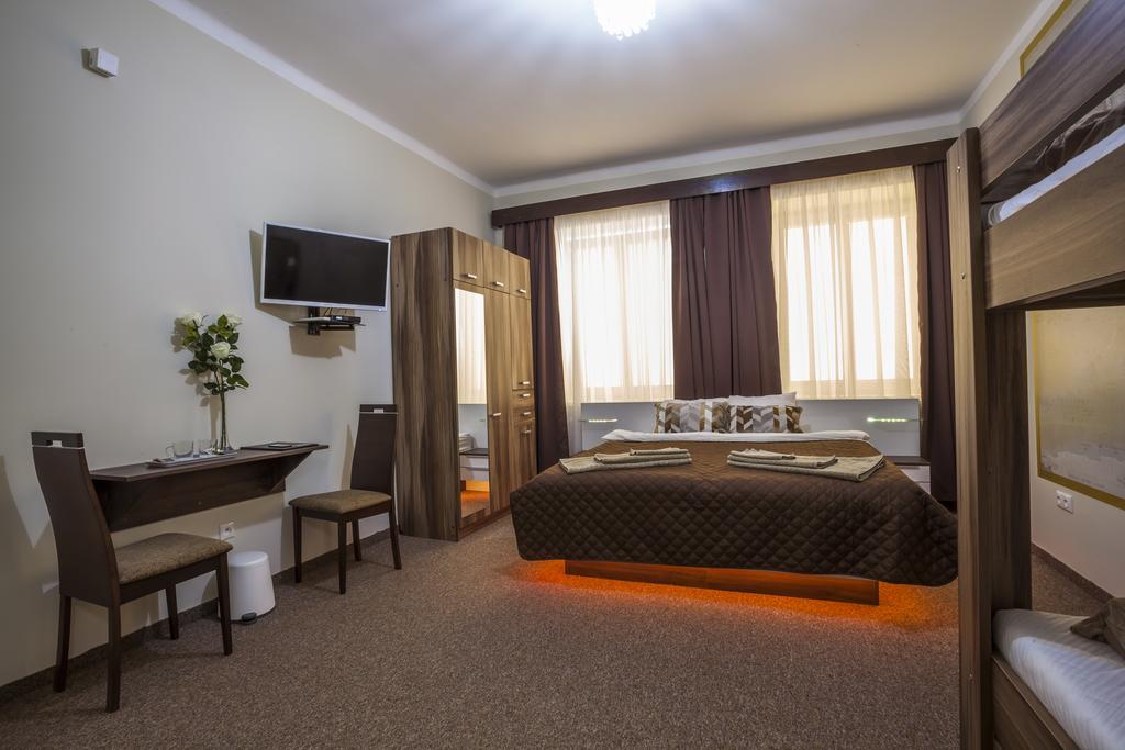 Luxury Air-Conditioned Rooms In Old Town Братислава Экстерьер фото