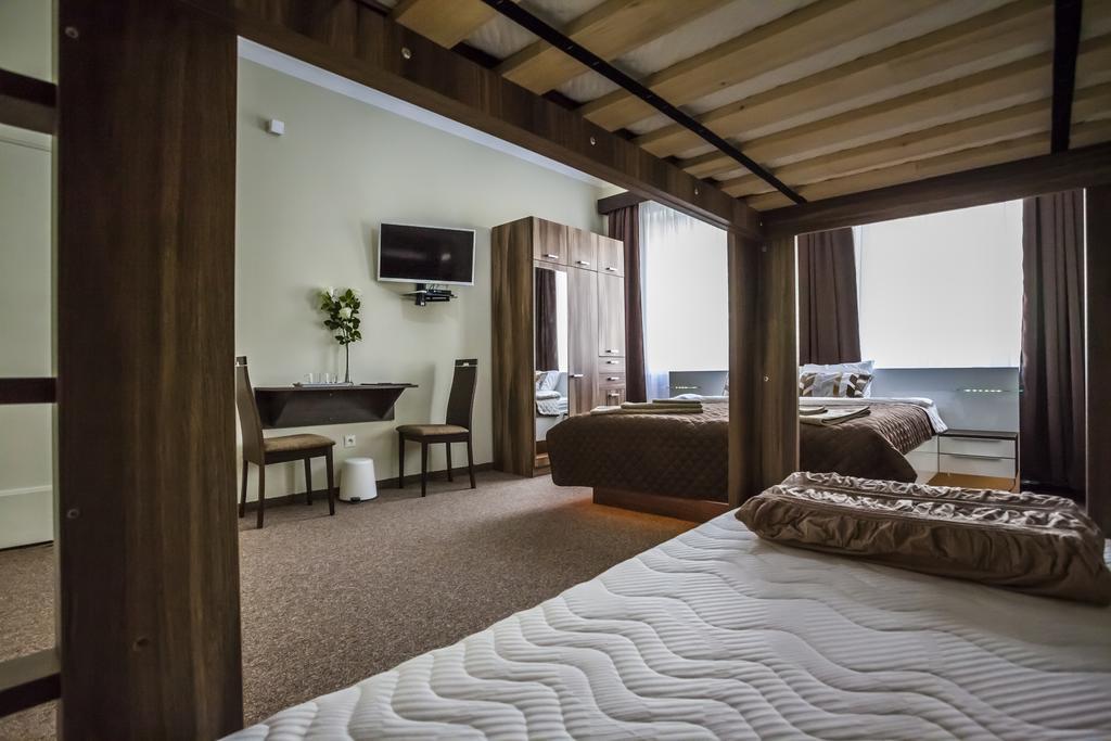 Luxury Air-Conditioned Rooms In Old Town Братислава Экстерьер фото