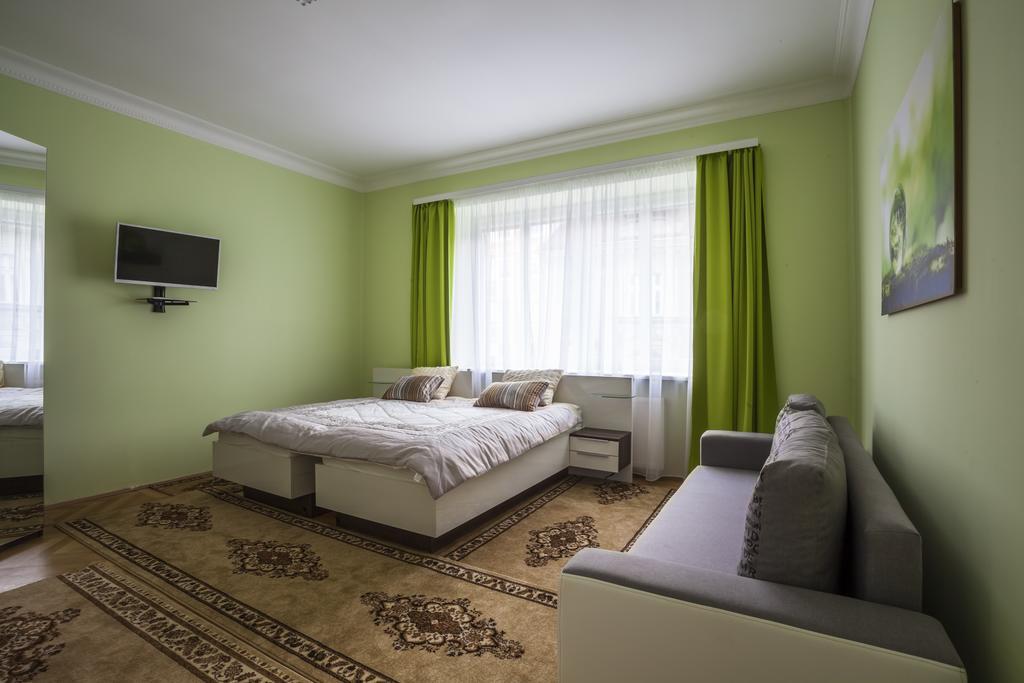 Luxury Air-Conditioned Rooms In Old Town Братислава Экстерьер фото
